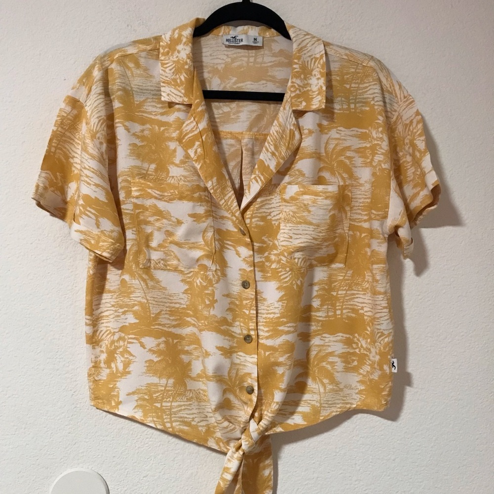 Hollister Yellow Palm-Print Tie-Front Button Down Shirt